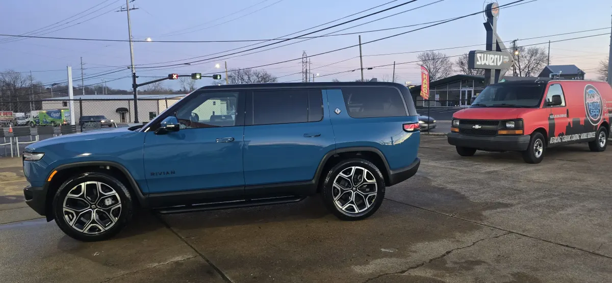 Rivian R1S